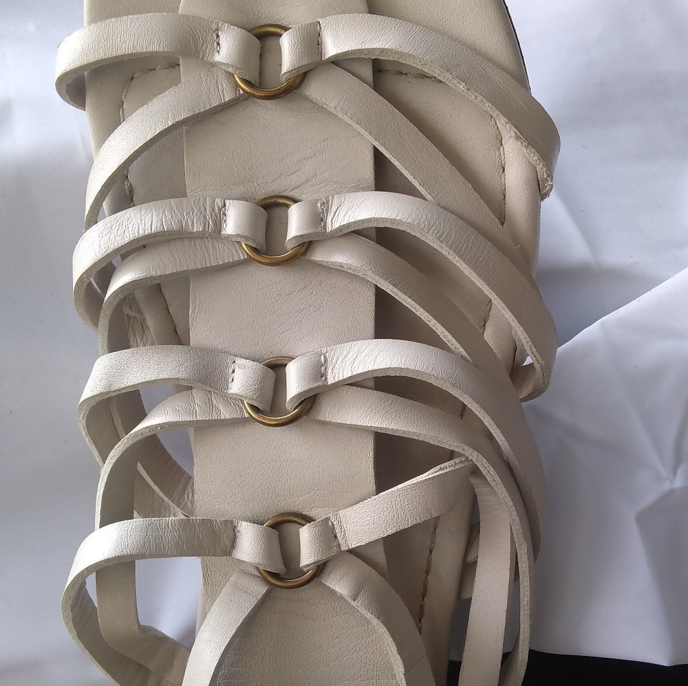 YSL Yves Saint Laurent Gladiator Sandals. - Picture 8 of 8